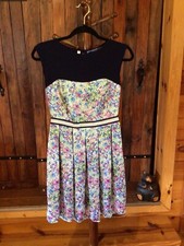 Guess Los Angeles Women’s Dress Size Medium Floral Sleeveless Fit & Flare NWT