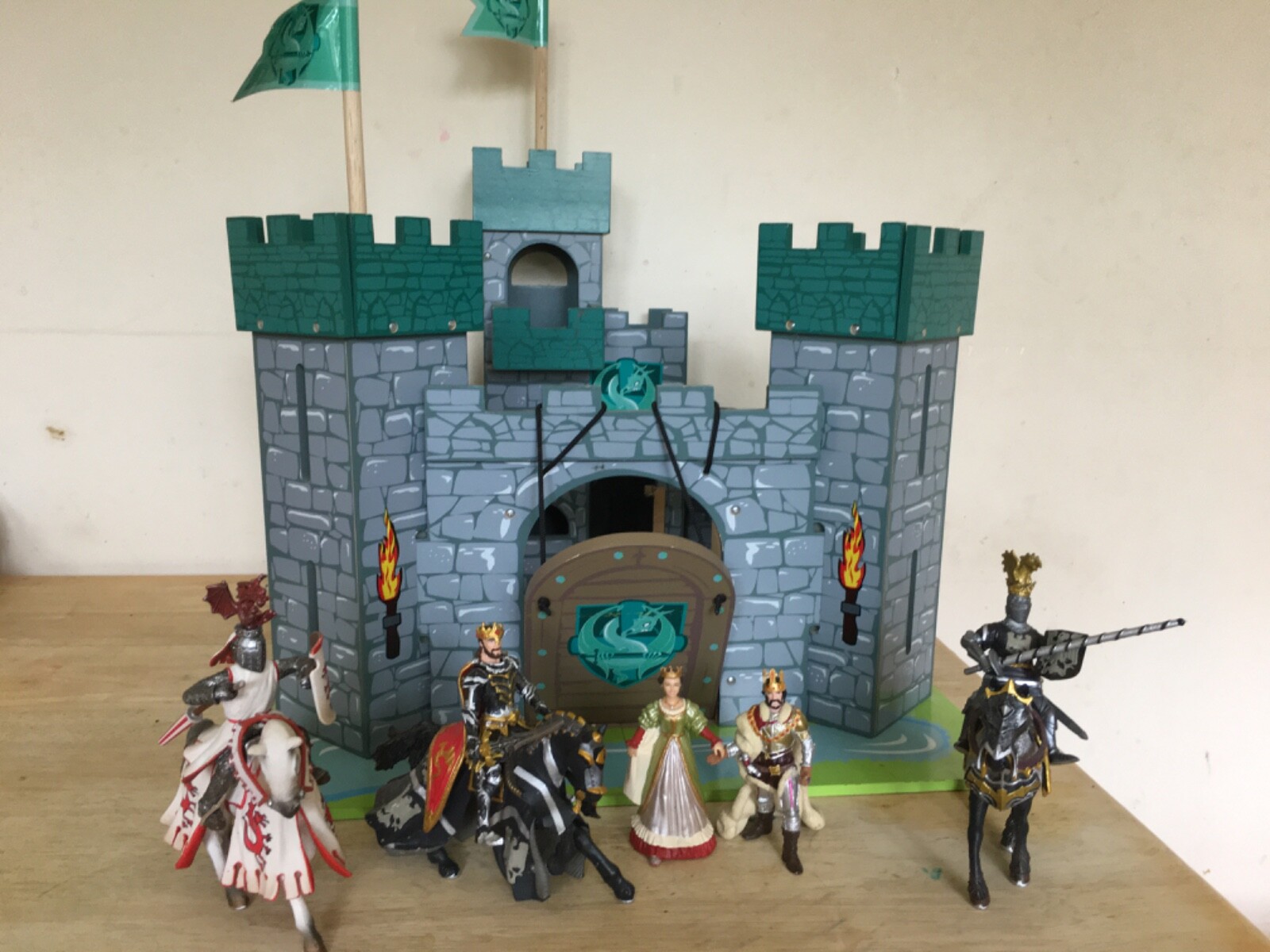 schleich knights castle