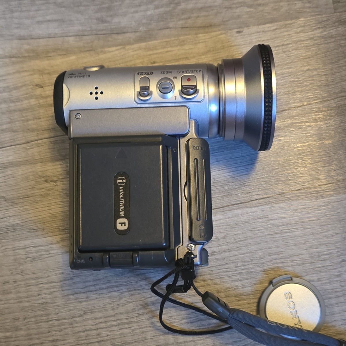 Sony Handycam DCR-IP5 MicroMV Camcorder LCD Screen Built-in Mic
