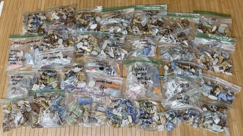 HUGE LOT 18 POUNDS of Wade Whimsies Figurine Mixed Circus Noah’s Calendar 440pcs