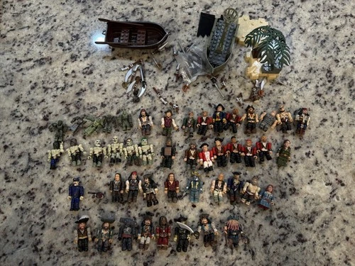 MEGA BLOKS PIRATES OF THE CARRIBEAN PYRATES MINIFIGURE LOT W ACCESSORIES VINTAGE