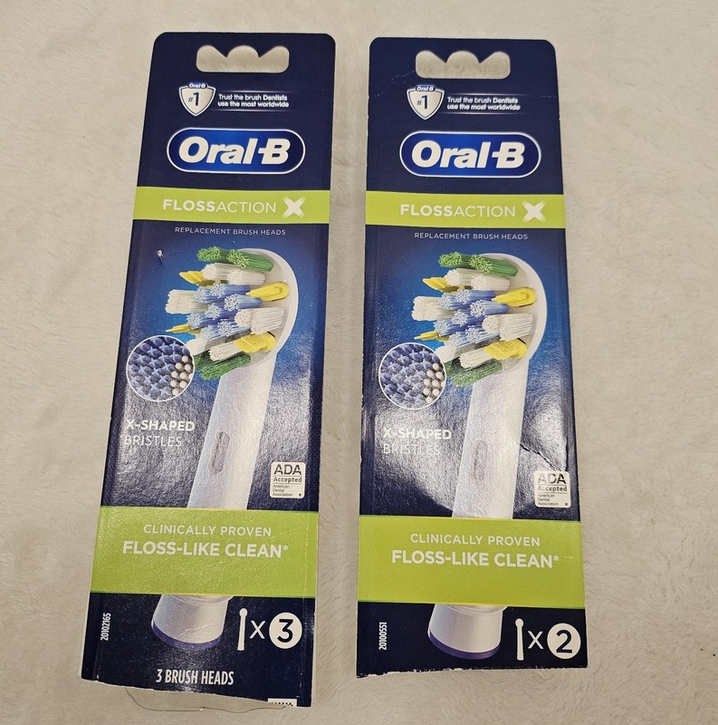 Oral-B Floss Action Replacement Electric Brush Heads - 3 Pack (EB25-3)