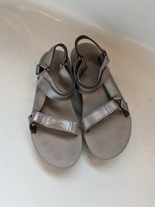 TEVA FLATFORM UNIVERSAL METALLIC PEWTER SILVER LEATHER PLATFORM SANDALS US 10