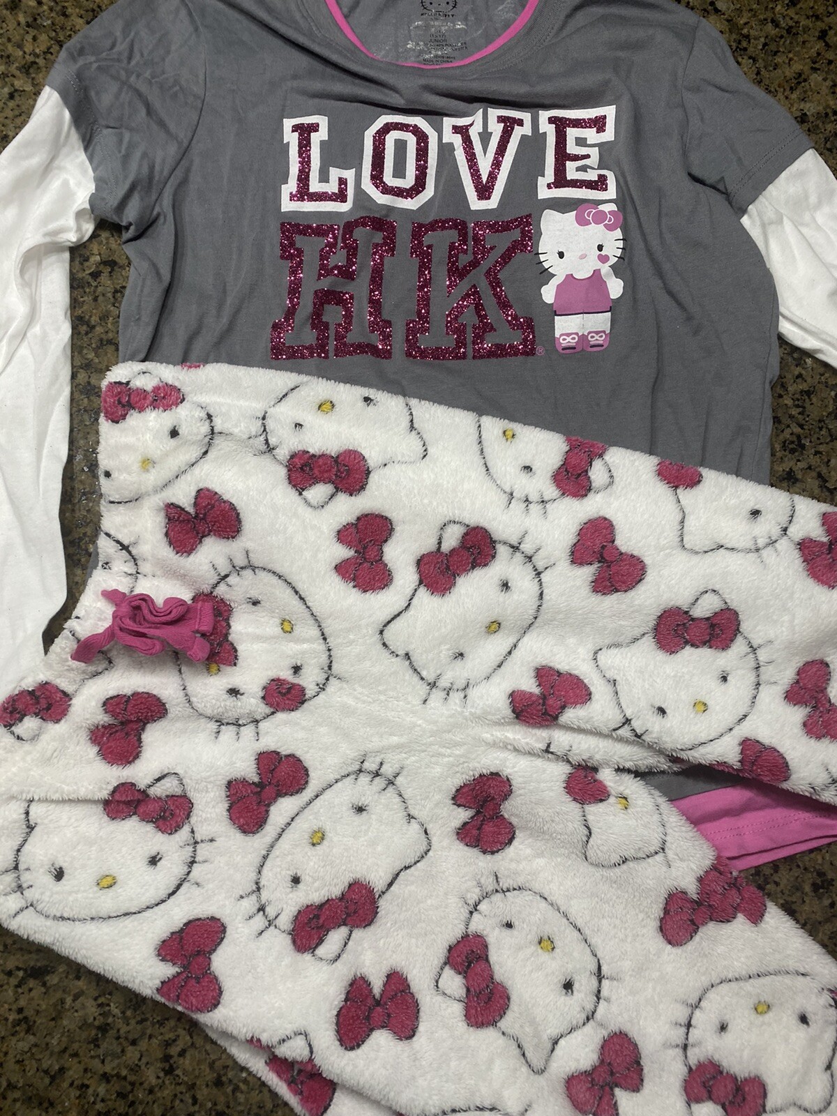 Hello Kitty Woman’s Pajamas Sz XL Gem