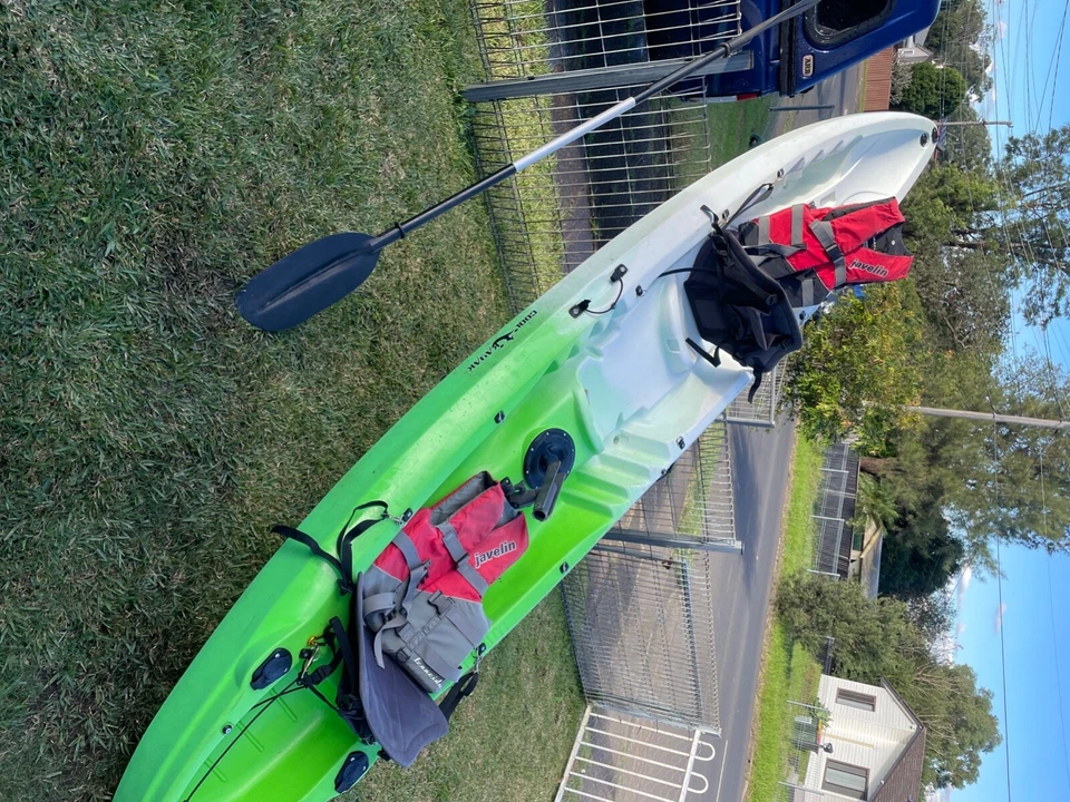 3seat kayak 2seats2life jackets 3paddles green and white in colour - image 4 of 4