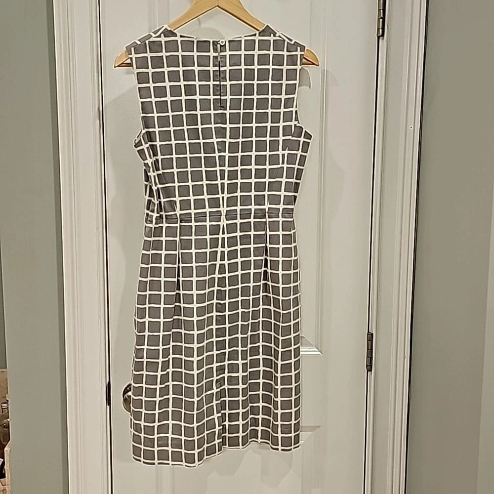 Abito smanicato Kate Spade New York grigio e bianco tubino con finestra taglia 8