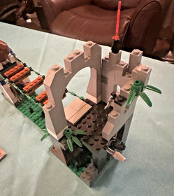 2004 LEGO Knights' Kingdom: Vladek's Siege Engine (8800) & (8778) Border Ambush