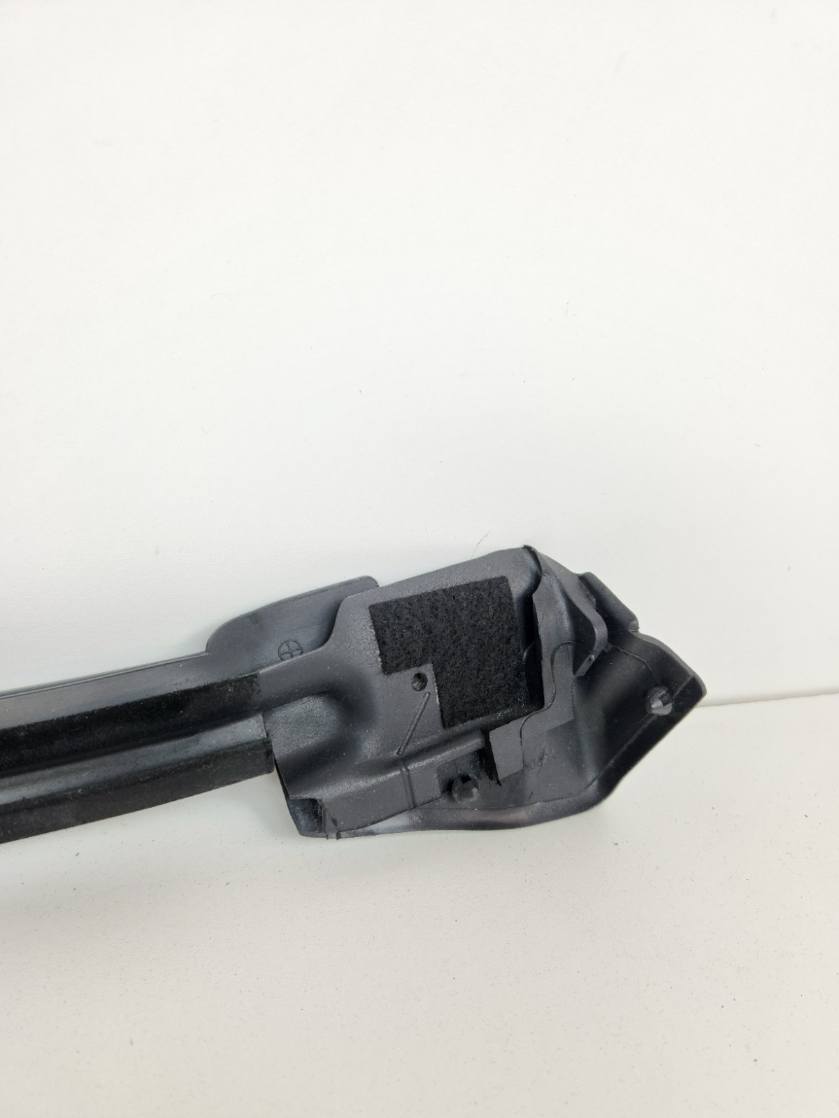 2015-2017 MCLAREN 675LT FRONT LEFT SIDE DOOR GLASS SCRAPER GASKET SEAL STRIP OEM