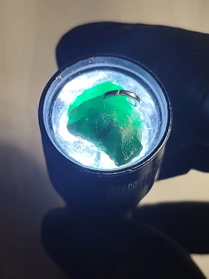 Bonito Colgante Esmeralda Verde Natural Foto 2 de 3