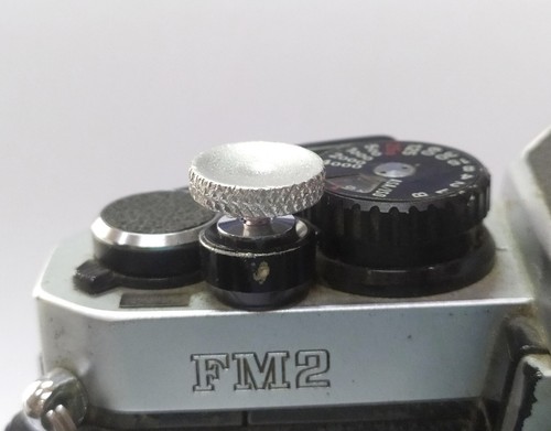 Bouton de dégagement souple authentique Leica M 12 mm noir avec logo M