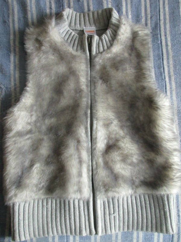 VGUC Gymboree Girls Size 7-8 Light Gray Faux Fur Sweater Vest