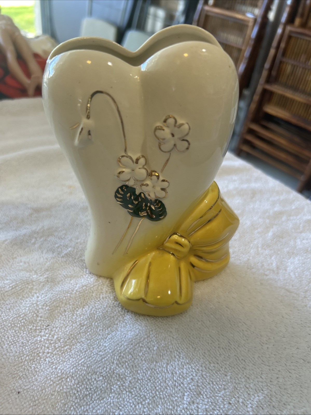 MCM USA Art Pottery Heart Shaped Wall Pocket Vase Mid Century Decor Vintage