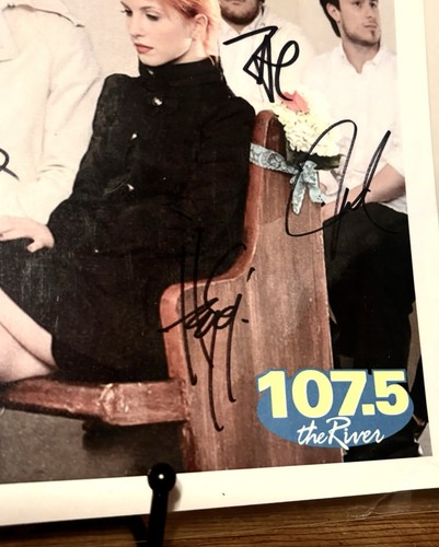 PARAMORE Band SIGNED & Laminated Photo Hayley Williams - Afbeelding 2 van 5