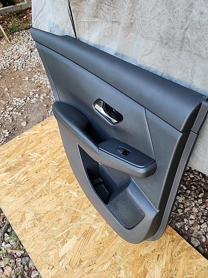 Panel puerta Nissan Sentra 2020-2024 LR Foto 2 de 4