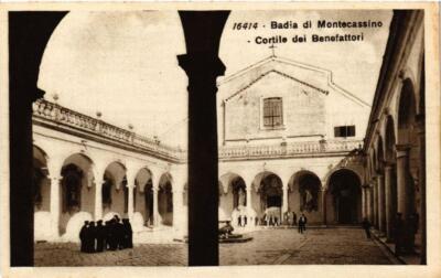 CPA Badia di MONTECASSINO, Cortile Benefattori ITALY (545617)