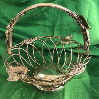 Godinger Bread Display Basket Silver Plate Grape & Leaf Wire  w Handle 9'' Tall