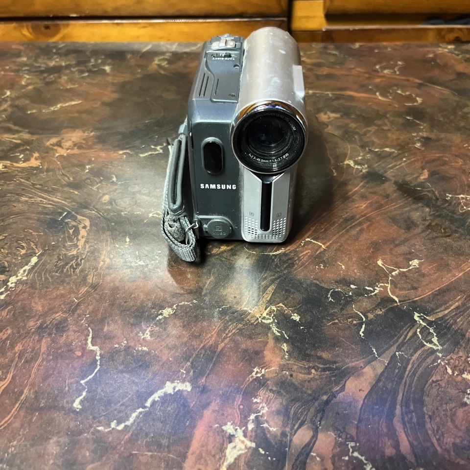 Samsung SC-D353 Silver Mini DV Camcorder No Power Cord Untested - Image 4 of 4