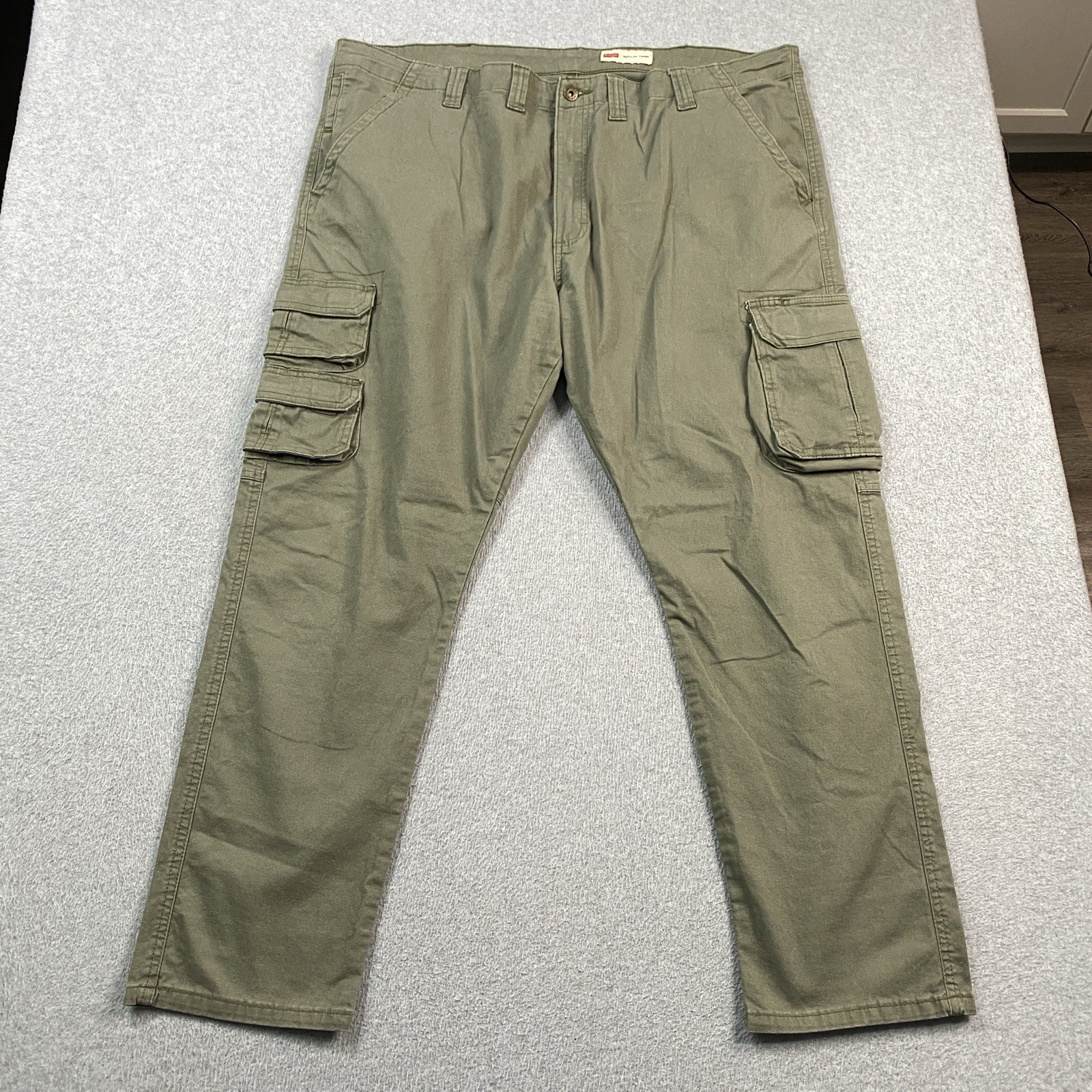 Wrangler Mens 44x30 Cargo Taper Stretch Work Pants in Army Green Utility Casual Wear