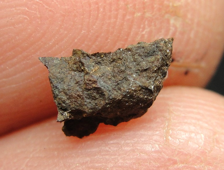 NWA 4777 Meteorite H4-S1-W3 Chondrite - RR-0405 - 0.12g - COA - Rare Old NWA #
