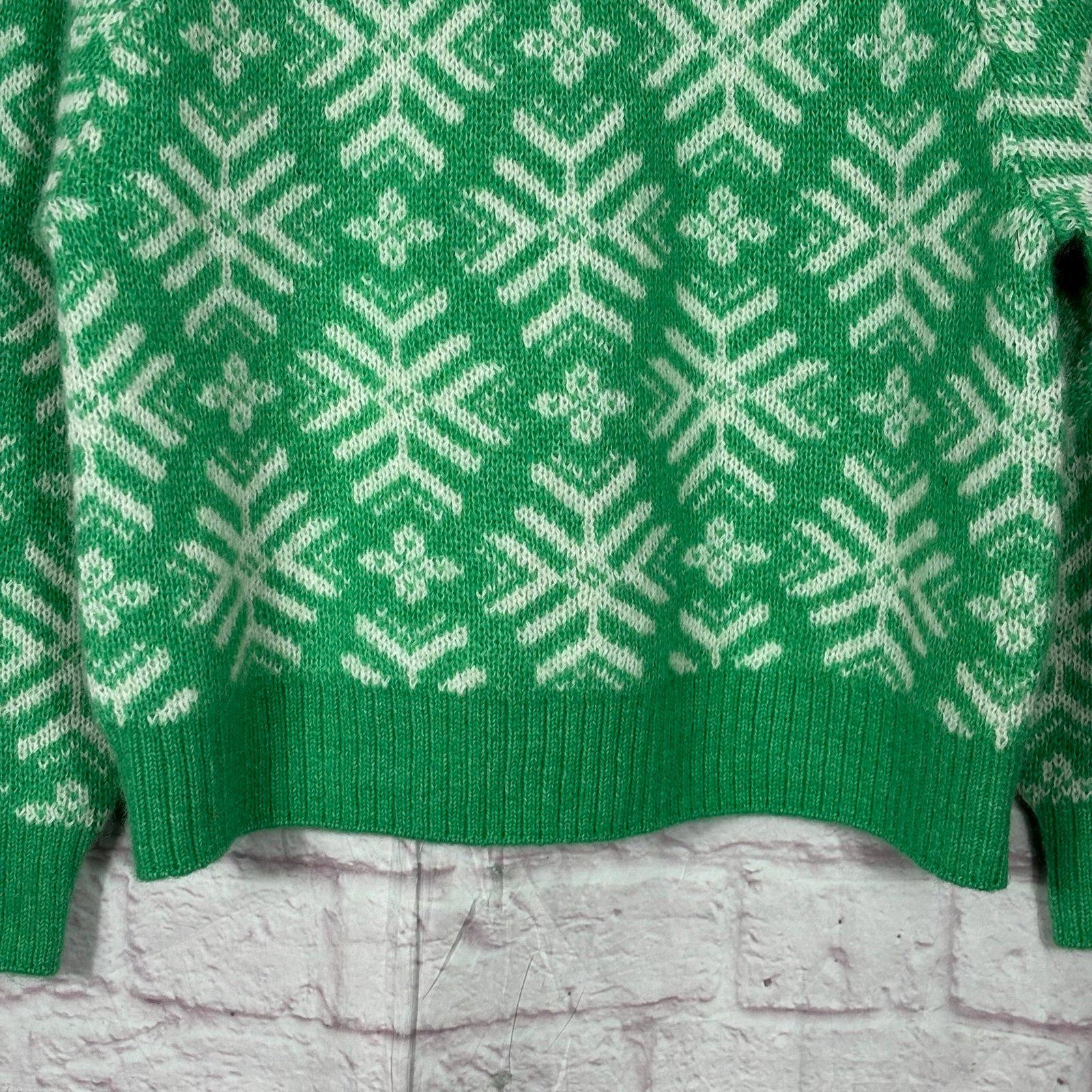 Old Navy Medium Green Snowflake Pattern Sweater - image 4