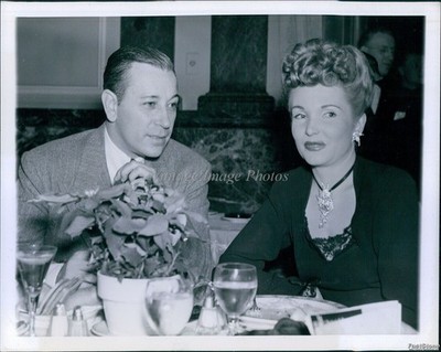1944 Young Woman Curly Up Do Handsome Man Dine Together People Vintage Photo 7x9
