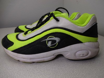 dkny black tennis shoes