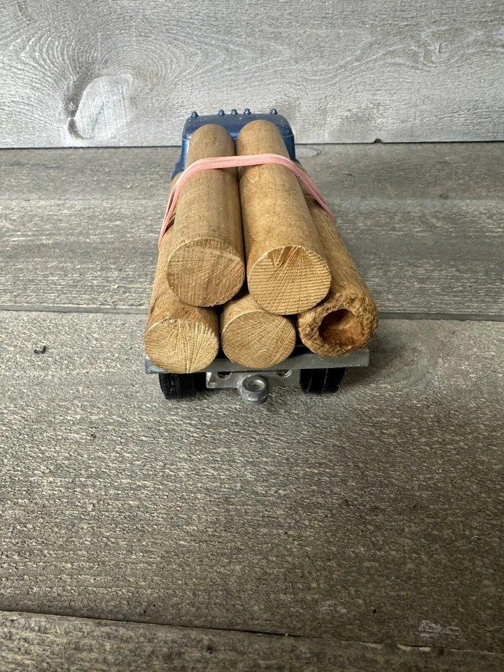 "Camión de troncos Hubley 1490 vintage con troncos de madera metal azul EE. UU. 7"" X 3""" Foto 4 de 4