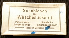 2 alte Schablonen für Wäschestickerei, Weißstickerei, Kupfer, Pinsel, Farbnäpfe