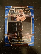 2021-22 Panini Select - Concourse Lauri Markkanen #90 Blue Shimmer Prizm (30)