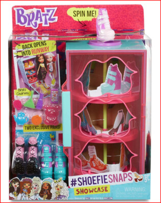 Bratz #Shoefiesnaps SHOWCASE Display Case + 2 Pairs Shoes + 5 Charms  RETIRED 