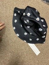 alice and olivia bucket hat