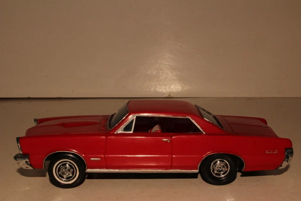 Aurora? 1964-66 Pontiac GTO 1/32 Scale Model Kit, Original Issue, Red - Image 2 of 4