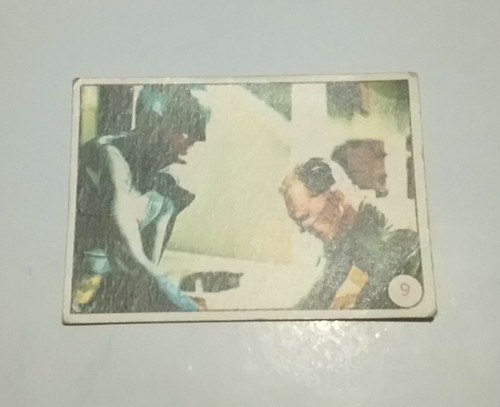 1966 Topps Batman Blue Bat #9 — Raw
