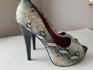 jessica simpson snake print heels