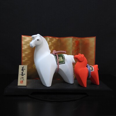 Japanisches Sternzeichen Eto Ornament Pferd Neujahr weiß & rot 2 Glücksfiguren