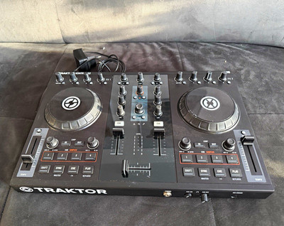 Native Instruments Traktor Kontrol S2 DJ-Controller Soundkarte Schwarz