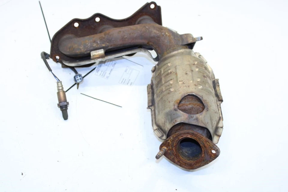 Colector sistema de escape trasero derecho Lexus RX350 2007-2009 3,5 L AWD 17140-31200 Foto 3 de 4