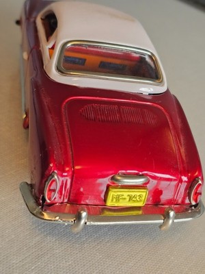 Diecast model cars Volkswagen Karmann 1/18 Welly Ghia Coupé rot 1:18