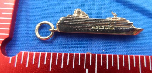 14k  Gold Pendant Charm Seven Seas Mariner Cruise Ship Regent 2001 2.94 grams
