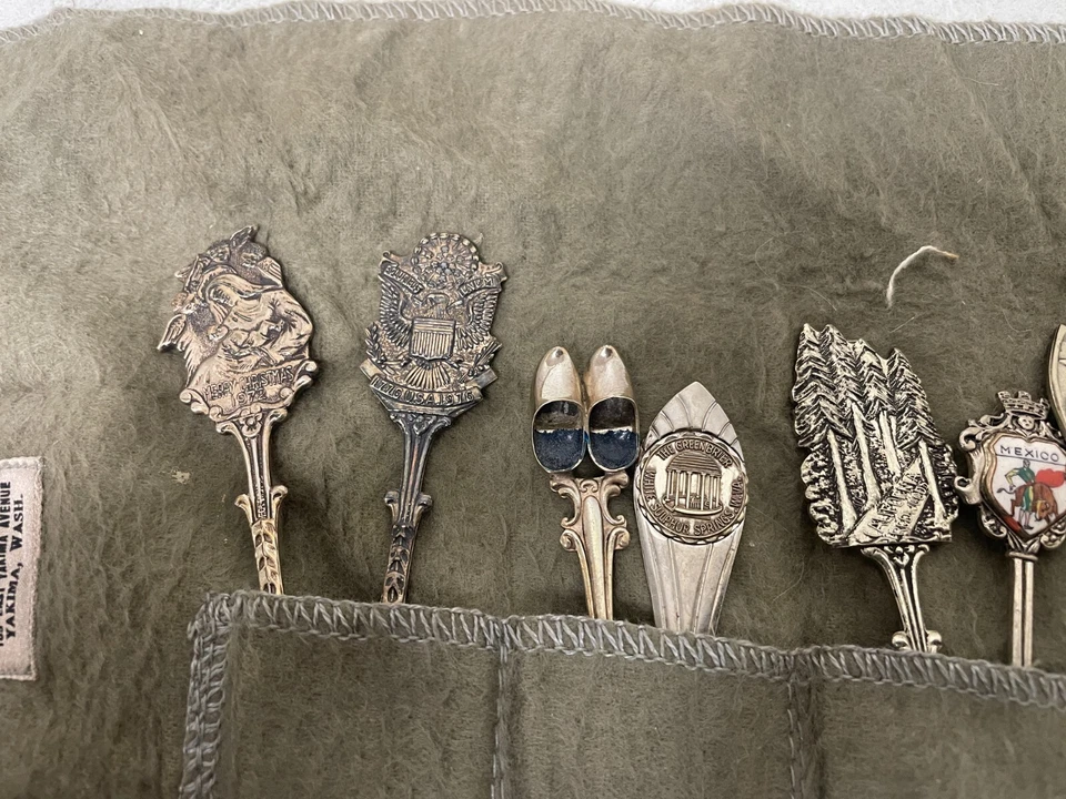 Lote de 19 cucharas de recuerdo vintage surtidas plateadas colección países del mundo Foto 3 de 4