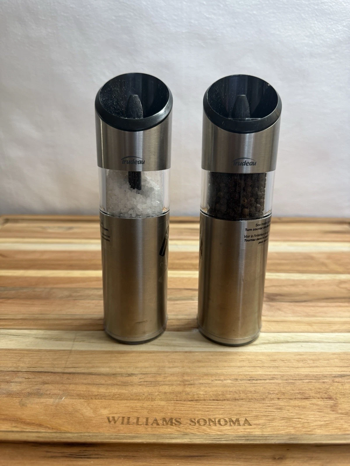 Williams Sonoma Trudeau Battery Operated Salt & Pepper Mill Set Open Box Read