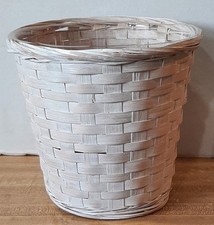 6.5 Inch White Wicker Plant Basket With Plastic Liner