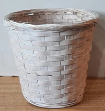 6.5 Inch White Wicker Plant Basket With Plastic Liner