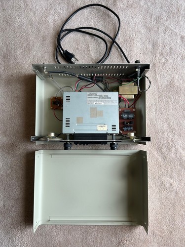 Aluminum Chassis With Car Radio, Power Supply, & Two Speakers - Afbeelding 9 van 9