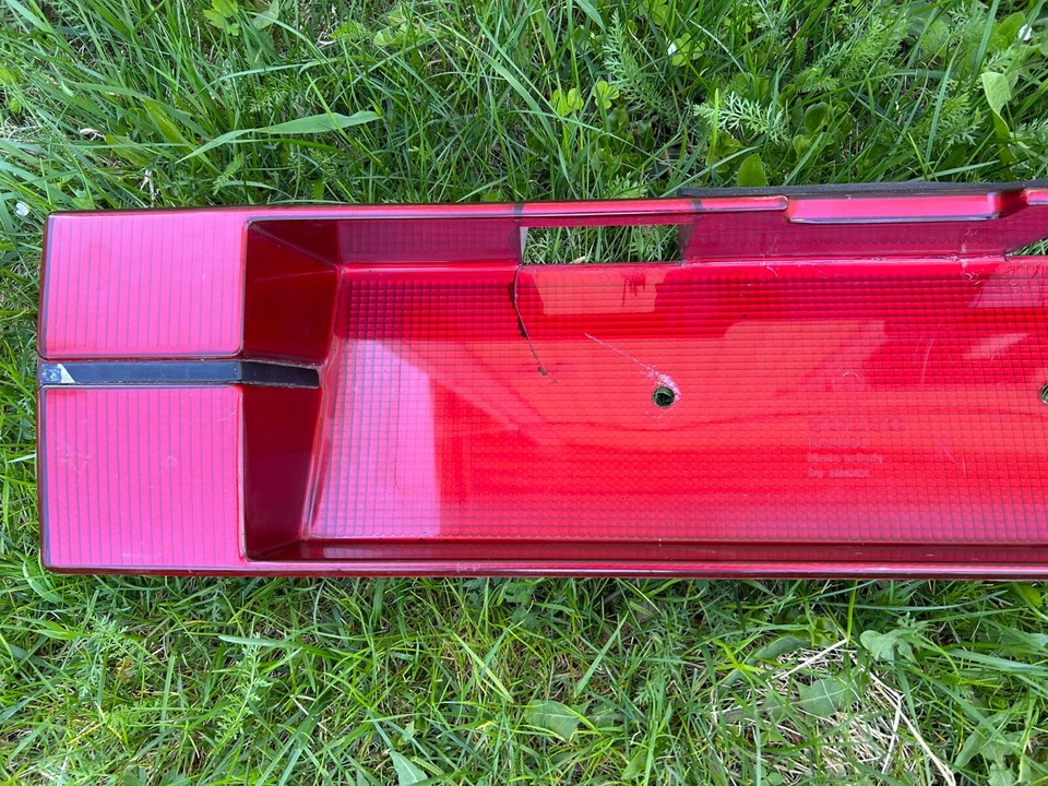 Volvo 740 760 REAR REFLECTOR DECOR PANEL LICENSE PLATE HECKBLENDE 1985 - 1989 - Image 3 of 4