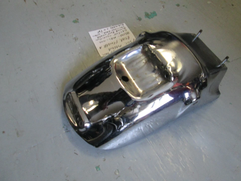 Guardabarros trasero Honda V45 VF700C/VF750C Magna 1982-1984 80100-MB1-000 Foto 4 de 4