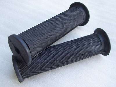 HANDLEBAR GRIPS AMAL BSA TRIUMPH NORTON AJS MATCHLESS ARIEL 16/069, 16/070