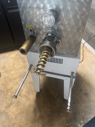 TR-110 commercial pasta extruder (6 extruder dies)