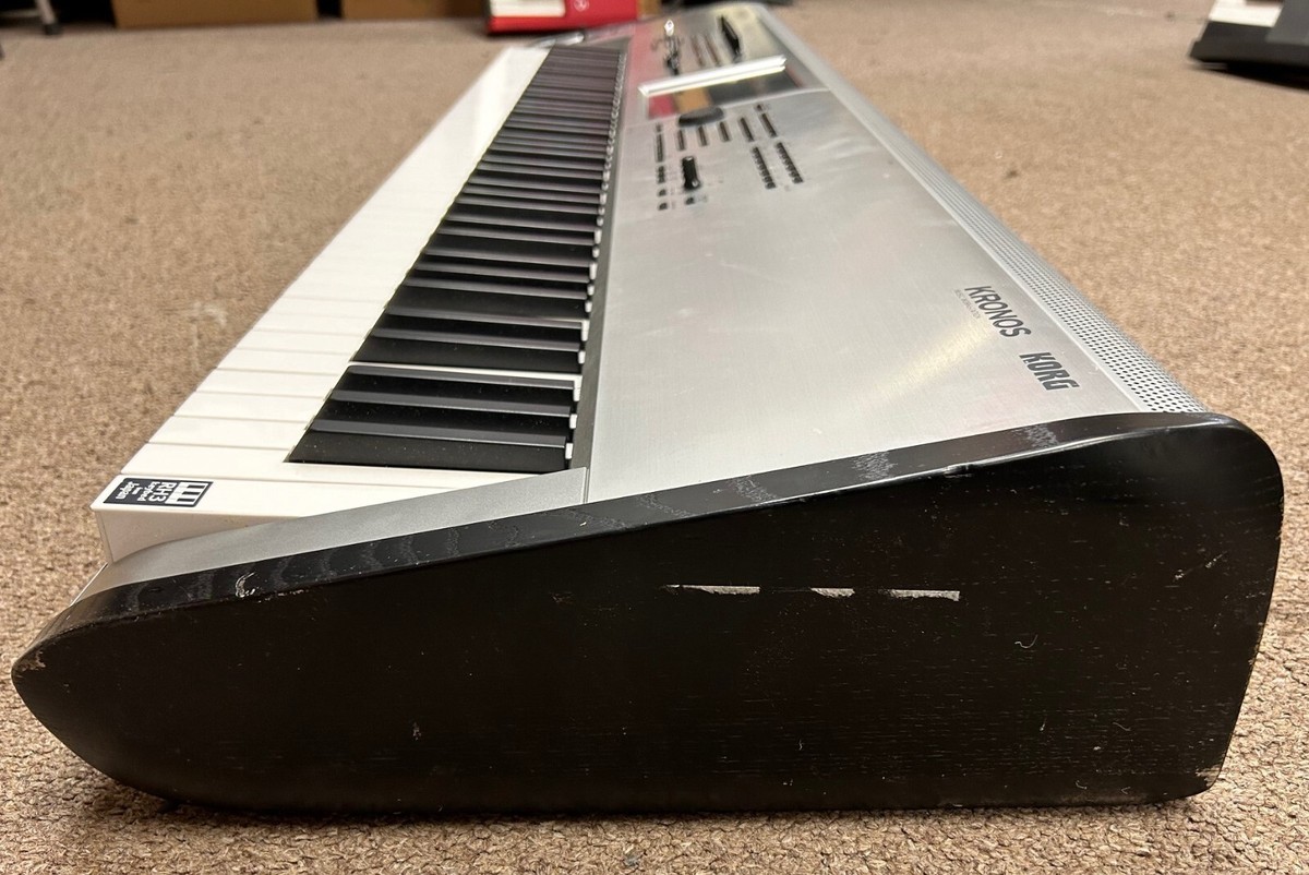 KORG KRONOS 88 (純正HC付)鍵盤新品交換済み KORG KRONOS 88鍵盤 [KRONOS3-88] シンセサイザー【配送区分K