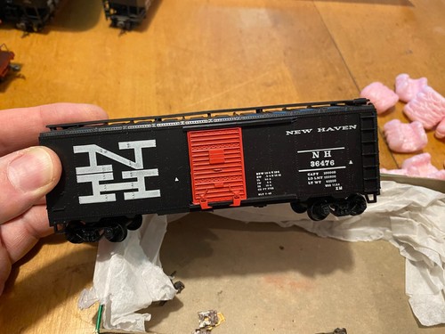 HO New Haven 40' Boxcar #36476 negro con puerta roja | Zustand: Used